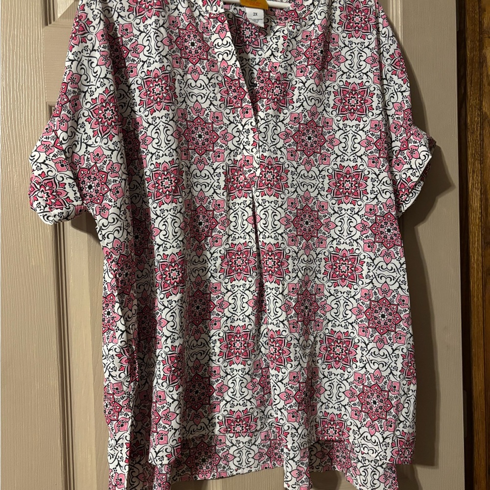 NWT Women’s Ruby Pink and White Patterned blouse